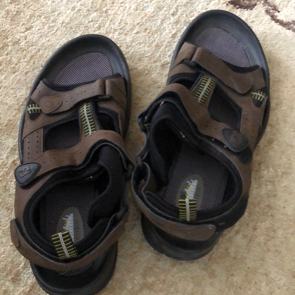 Brand new men’s Footjoy golf sandals - brown